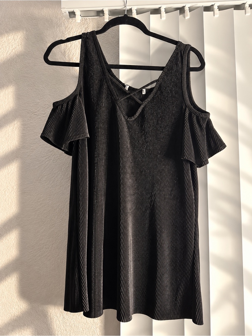 Women’s Black One-Shoulder Ribbed Cold-Shoulder Dress